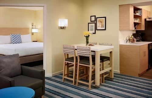 Monmouth Junction Resort | Discover a Charming Stay in Princeton! Enjoy Free Breakfast and Outdoor Pool!