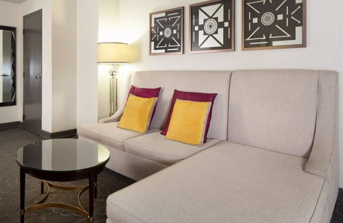 The Loop Hotel | Discover Downtown from Our Well-Appointed Space | 2 Suites