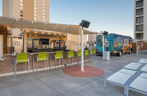 Downtown Las Vegas House | Discover the Various Entertainment Options! 4 Relaxing Units, Outdoor Pool