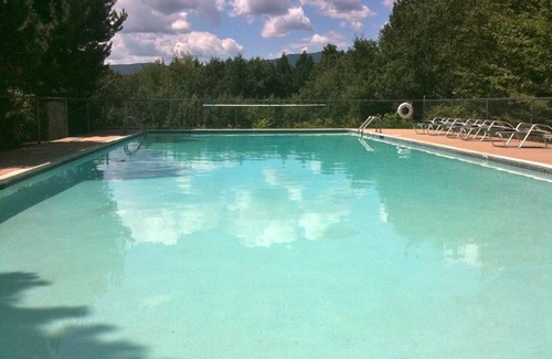 Intervale Condo | Discover this peaceful NH retreat nestled high on Mt. Surprise