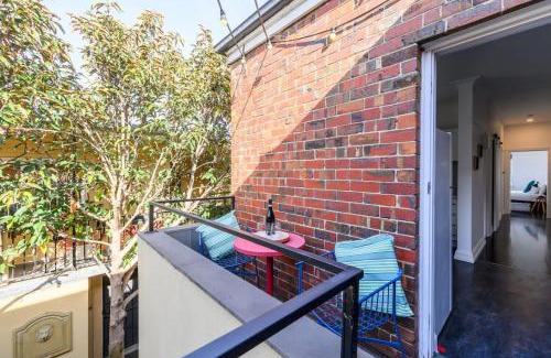 Saint Kilda South Apartment | Dispensary-Art Deco Apartment in St Kilda