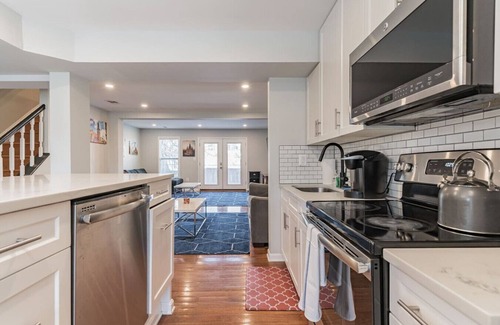 Columbia Heights House | District Townhome | Two Free Parkings by DCottage