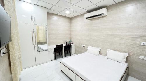 Delhi House | Divya Anubhuti Pravas