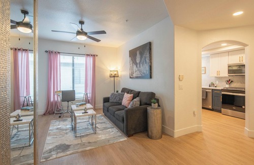 Kierland Condo | DND: Working Poolside Washer/Dryer Dedicated Desk