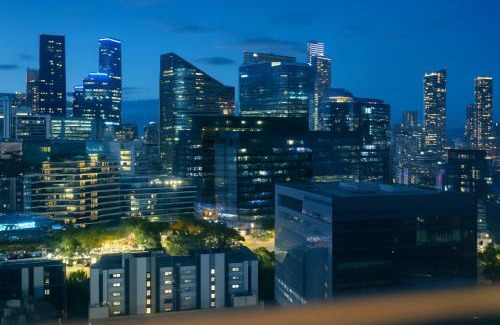 Docklands Apartment | Docklands Harbour & City Views Pool, Free Onsite Parking , Yoga & Gym