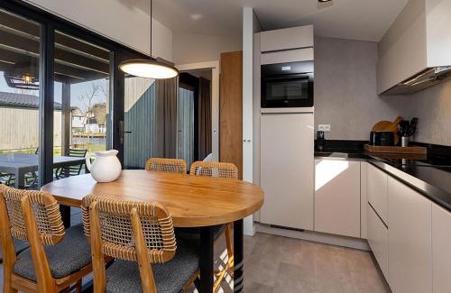 Delfstrahuizen House | Docklodge in Friesland with Private Mooring