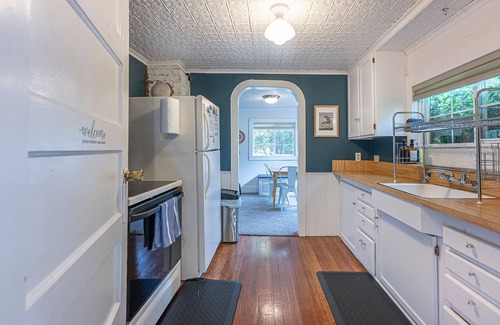 Lincoln City Cottage | Dog Friendly 2BR Coastal Oregon Retreat