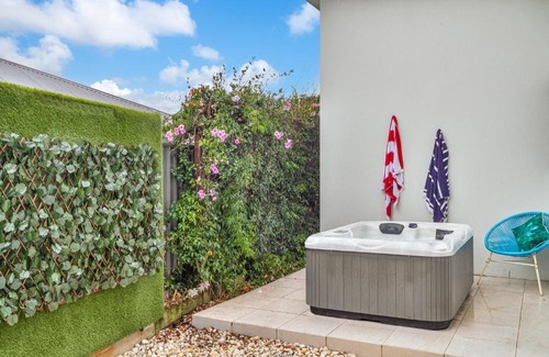 Pottsville House | Dog-Friendly Beach House @ Black Rocks by uHoliday