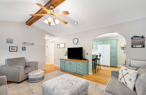 San Augustine House | Dog-friendly home near lake with firepit, board games, patio, deck, washer/dryer