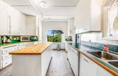 Gearhart House | Dog-Friendly Home with Sea Views on Little Beach and Half-Mile to the Ocean