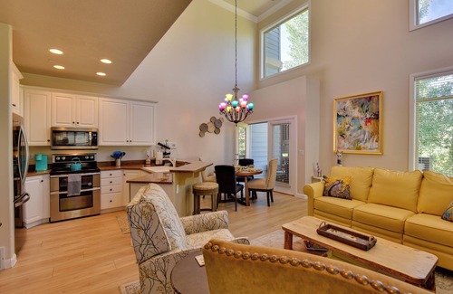 Ogden Condo | Dog-Friendly Huntsville Vacation Rental w/Pool!
