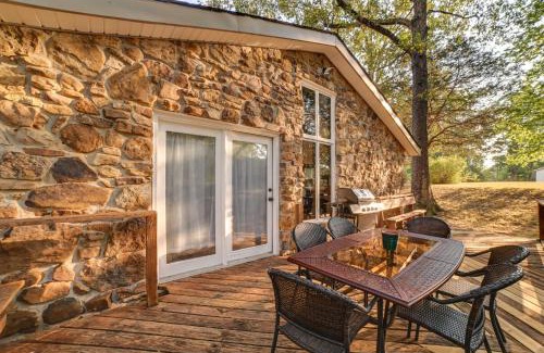 Gilbertsville House | Dog-Friendly Kentucky Lake Home with Game Room!