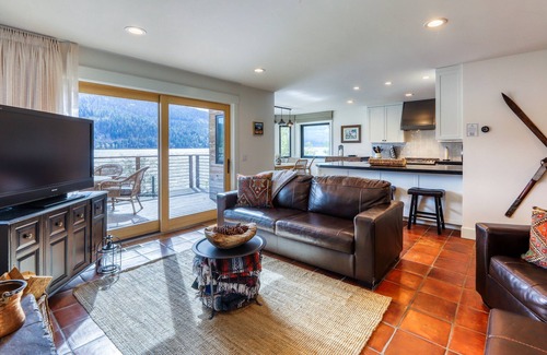 Truckee House | Dog-friendly lakefront home w/fast WiFi, private dock, & 180-degree views