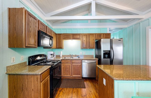Port Bolivar House | Dog-Friendly Oceanfront Haven with Huge Covered Deck, Water Views & Beach Access