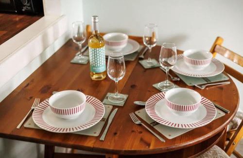Poole House | Dolphin Cottage - Short walk to Poole Quay with Private Garden