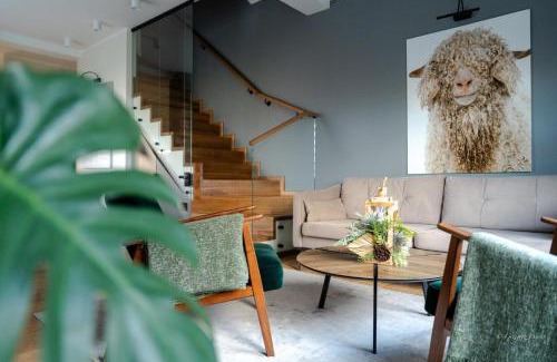 Jelenia Gora Villa | Dom Black & Vibe - z ogrodem, blisko lasu, dobry design, workation - SpaceApart