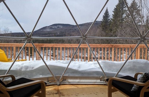 Saint-Gabriel-de-Valcartier House | Dome # 1 with view to the mountains