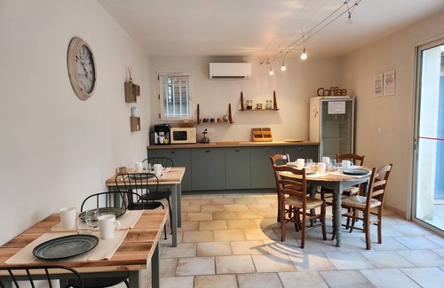 Saint-Saturnin-les-Avignon House | Domaine les Gendalis