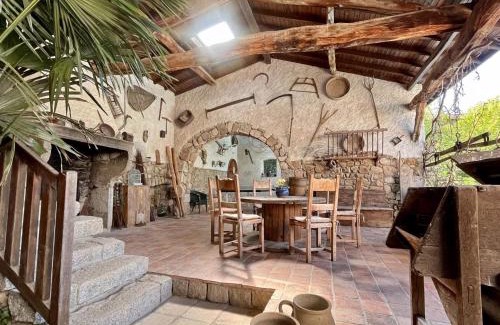 Essertines-en-Donzy House | Domaine de Campagne : Gîtes, Piscine et Spa, Animaux Bienvenus - FR-1-496-364