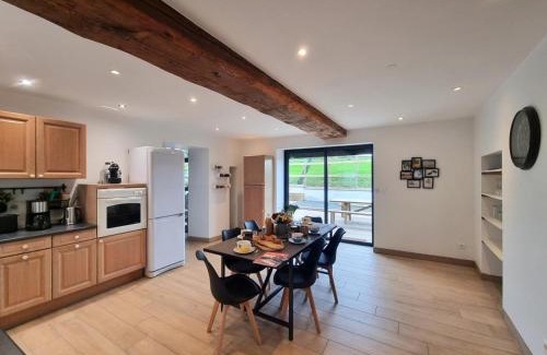 Pouilly-les-Feurs House | Domaine du Chaffat: Gîte avec Piscine, WiFi, Animaux admis, 12 à 14 pers. - FR-1-496-344