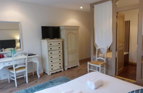 Poligny Hotel | Domaine Du Moulin Vallée Heureuse