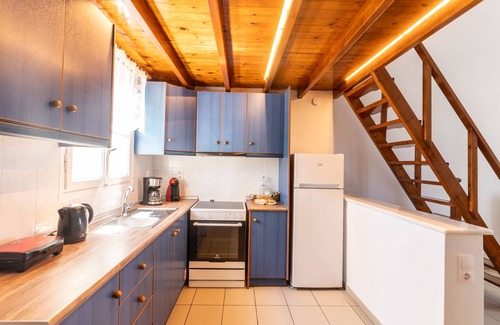 Santorini Apartment | Dome Superior Apartment with Vineyard & Sea View - Split Level