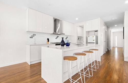 Clayton South Apartment | Domi Rentals - The Rayhur Residence