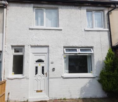 Doncaster House | Doncaster Serviced Accommodation - Apartments - 3 Bed House-Close To A1 & M18 - Contractors - Business Travellers - Families