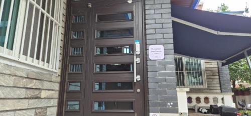 Sungin-dong Apartment | Dongmyo Zen House 3BR for 9 Guests