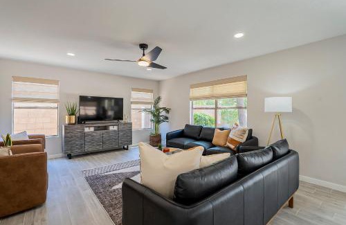 Neely Farms House | Dos Palmas Gilbert Poolside Retreat