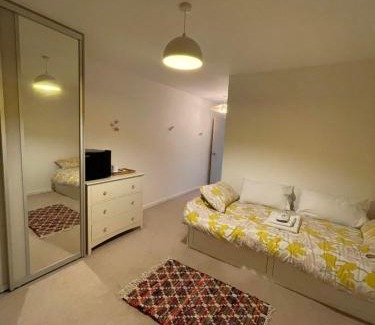 Sudbury House | Double Bedroom with En-Suite