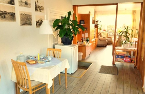 Langeoog Cottage | Double room, attic, shower/WC, non-smoking - Pension Friedrich Voss