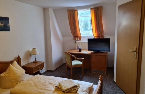 Eichigt Bed & Breakfast | Double room main building, shower/WC, online - Landgasthof Süßebach