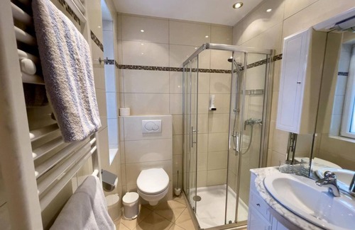 Muehlbach Am Hochkoenig House | Double room, shower, WC (room 6) - Gasthof Scherer