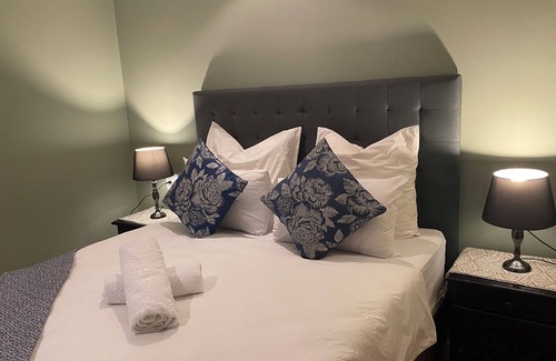 West Beach Cabin | Double Room! Welcome to our charming guesthouse in Cape Town!