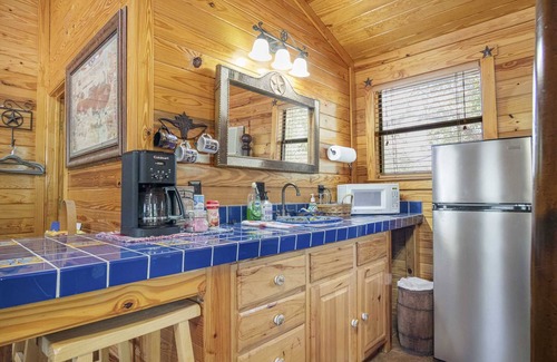 Bandera Cabin | Double U Barr Ranch Texan Cabin