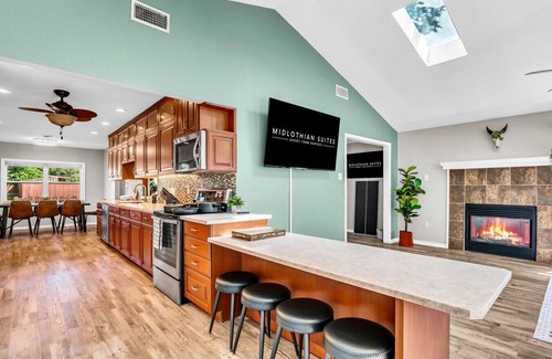 Irving House | Double Unit, Game Room, Mins to DFW & DAL | TMD