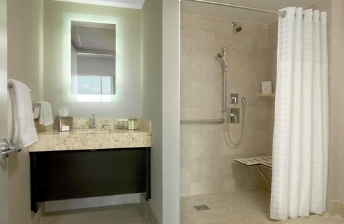 Cedar Rapids - Iowa City Hotel | Doubletree by Hilton Cedar Rapids Convention Complex