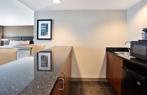 Downtown Hotel | DoubleTree by Hilton Lansing