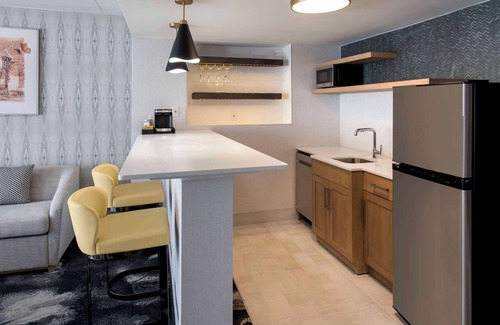 Poughkeepsie Hotel | DoubleTree by Hilton Poughkeepsie Convention Center