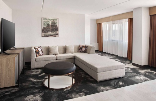 Poughkeepsie Hotel | DoubleTree by Hilton Poughkeepsie Convention Center