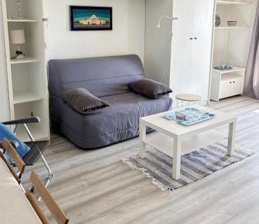 La Californie Apartment | Douceur azuréenne - Wifi, Parking, vue mer, 4pers