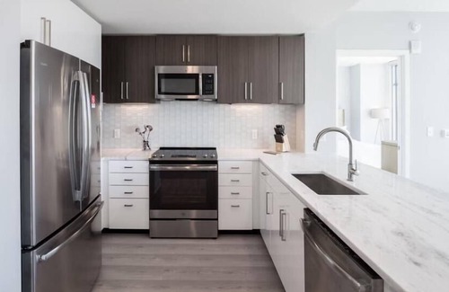 Woodmont Triangle Apartment | Downtown 2BR in Woodmont Triangle | Steps to Metro