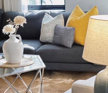 Downtown Apartment | Downtown 3B2B Apt with full kitchen, Sleeps 6,Near PPAC & Dining