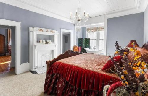 Anderson House | Downtown Anderson Stay, King Bed with Charm