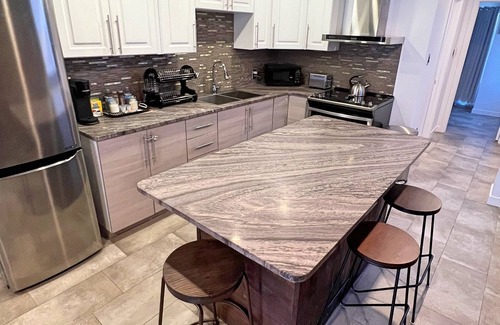 Lowertown Apartment | Downtown-Byward Market Stylish Apt +1 Free Parking