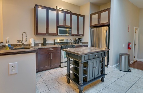 Canandaigua Apartment | Downtown Canandaigua Apartment - 1 Mi to Lake!