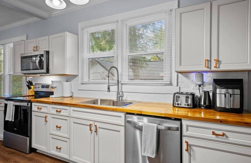 Winston - Salem House | Downtown Charm, 3 Bdr, Near Rest and Bars