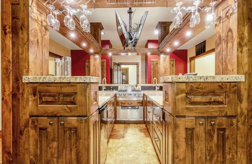 Jackson Hole Hotel | Downtown Jackson - 2 Bedroom Deluxe Suite