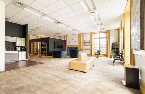 Mount Vernon Apartment | Downtown Loft Meeting Space in Historic Baltimore (No Overnight Stays Allowed)